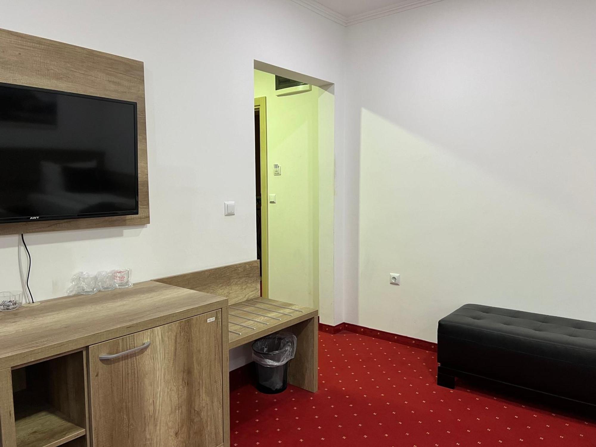 Hotel Nacional Free Parking Sarajevo Exterior photo